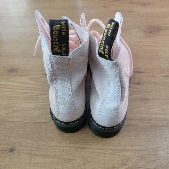 Dr. Martens Tie-Dye Print in Shades of Pastel Pink and White - Picture 9 of 16